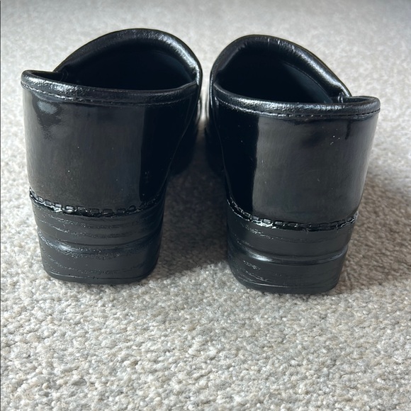 Dansko Black Patent Leather Size 42 Shiny Professional Clogs - Picture 5 of 8